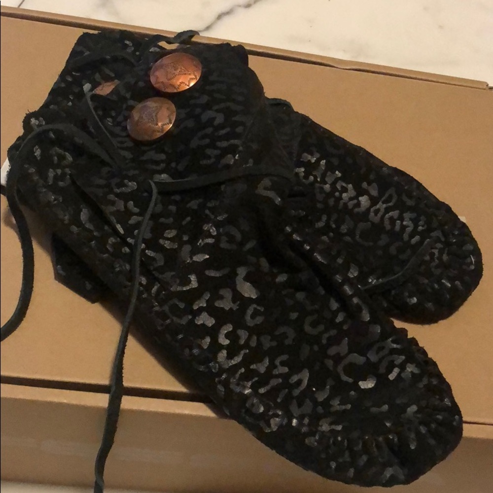 One teaspoon shoes